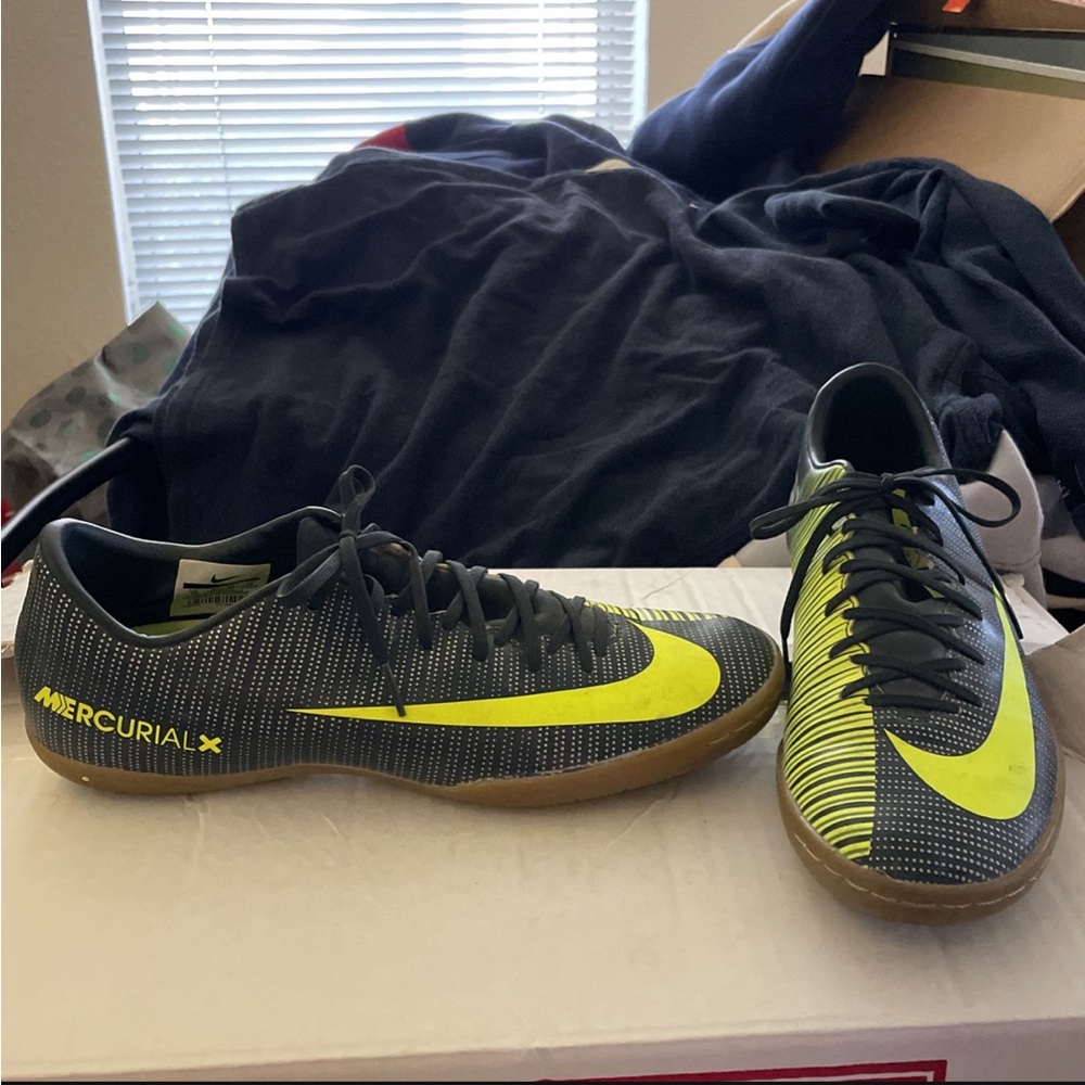 Shoes - Nike indoor soccer shoes/green/black/grey